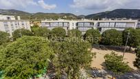 Vista exterior de Pis en venda en Sant Pere de Ribes amb Aire condicionat, Terrassa i Balcó