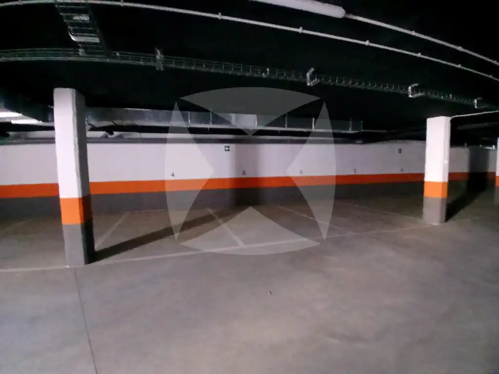 Parkplatz von Wohnung zur Miete in Badajoz mit Klimaanlage, Privatgarten und Terrasse