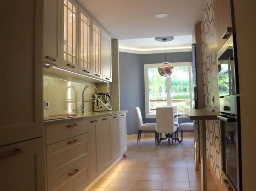Cocina de Planta baja de alquiler en Marbella con Aire acondicionado, Terraza y Piscina