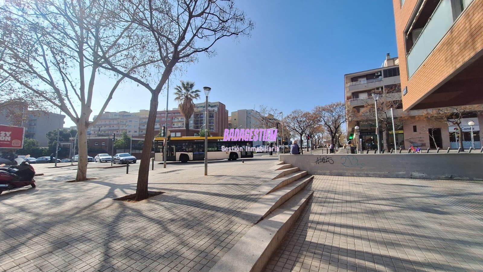Vista exterior de Planta baixa en venda en Badalona amb Terrassa