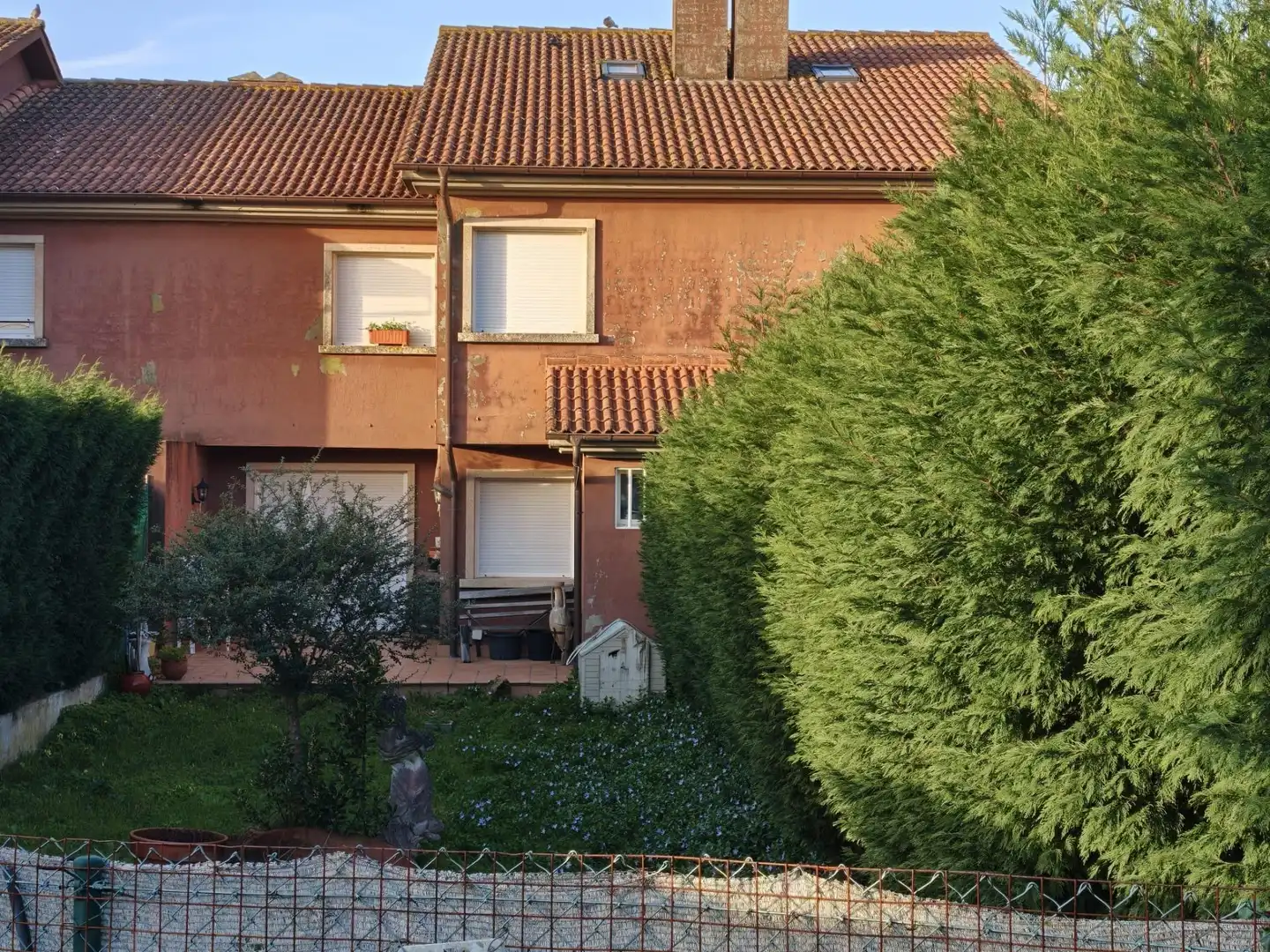 Vista exterior de Casa adosada en venda en Sanxenxo amb Terrassa i Traster