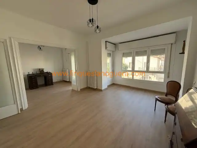 Sala d'estar de Casa o xalet en venda en Balaguer amb Calefacció, Parquet i Terrassa