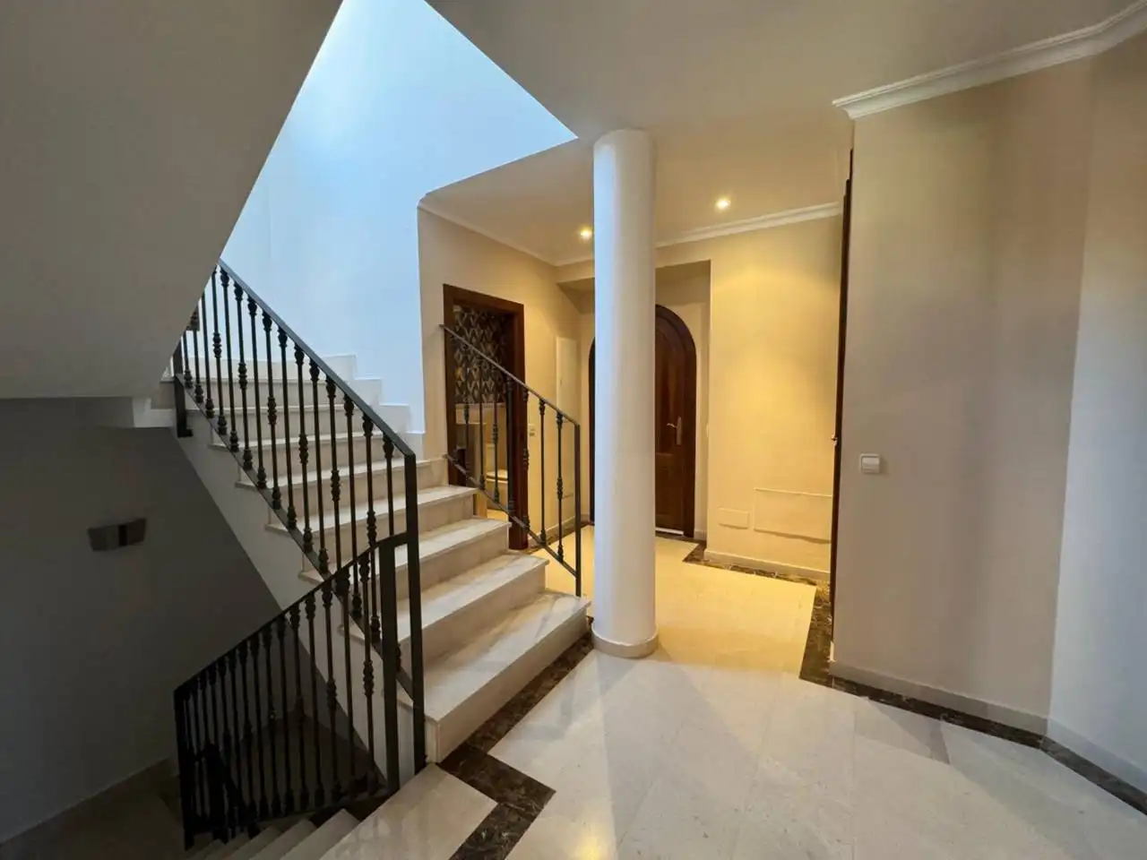 Einfamilien-Reihenhaus zum Verkauf in Cartagena mit Klimaanlage, Privatgarten und Terrasse