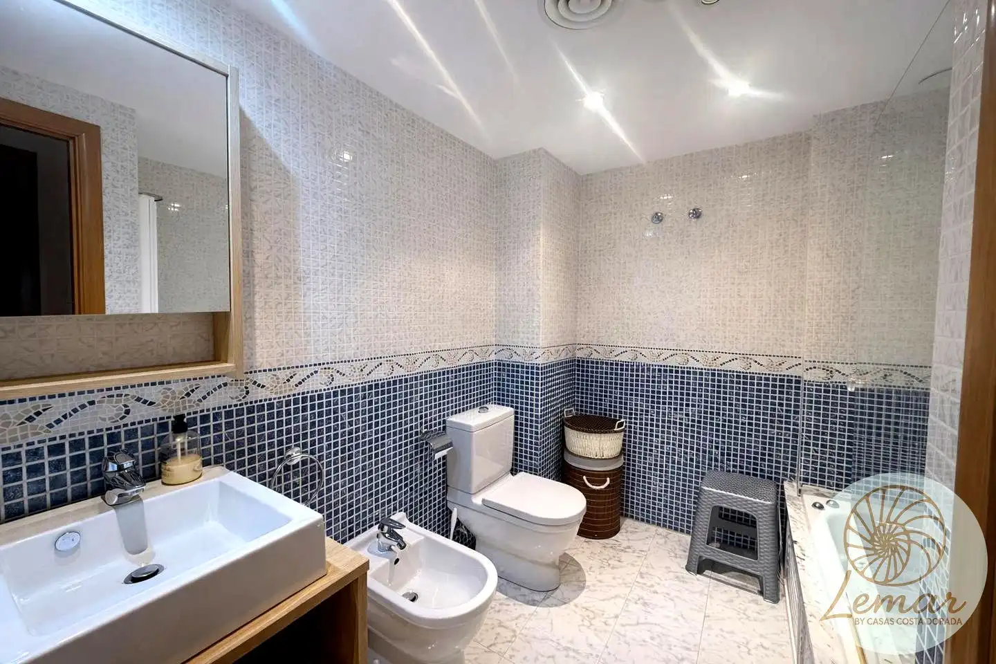Bathroom of Flat for sale in L'Ametlla de Mar   with Air Conditioner and Furnished