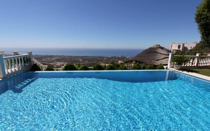 Swimming pool of House or chalet for sale in Marbella  with Air Conditioner, Terrace and Swimming Pool