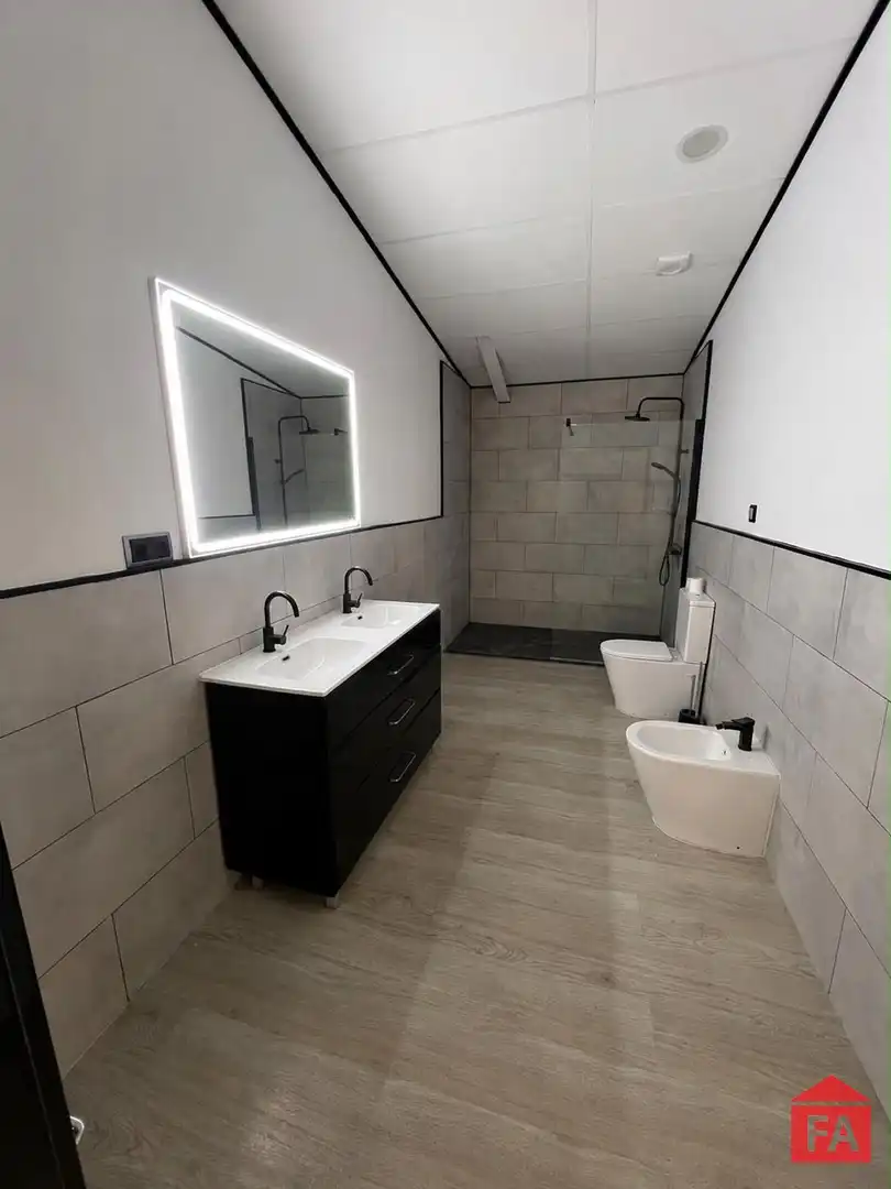 Badezimmer von Fabrikhallen zur Miete in El Vendrell