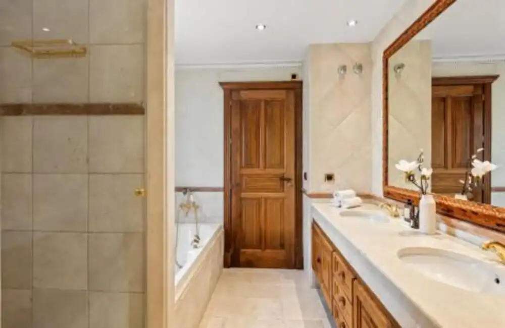 Bathroom of Houses for rent in Marbella  with Air Conditioner, Private garden and Terrace