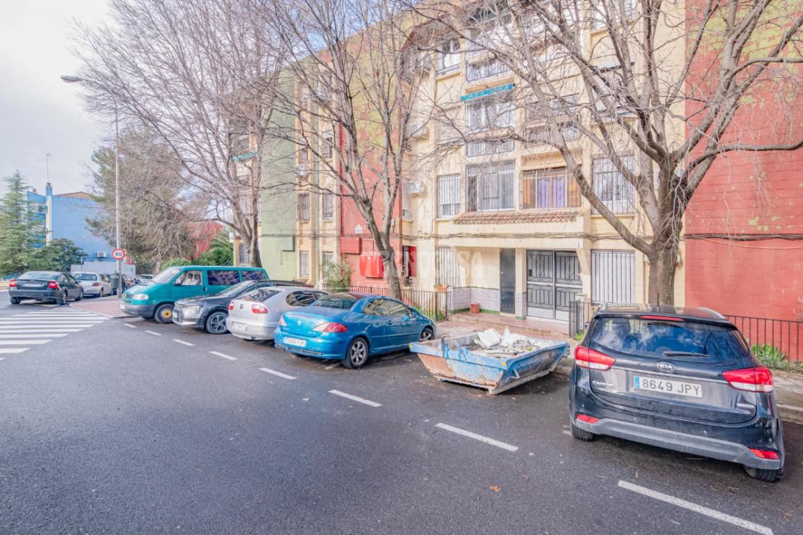 Exterior view of Flat for sale in  Granada Capital