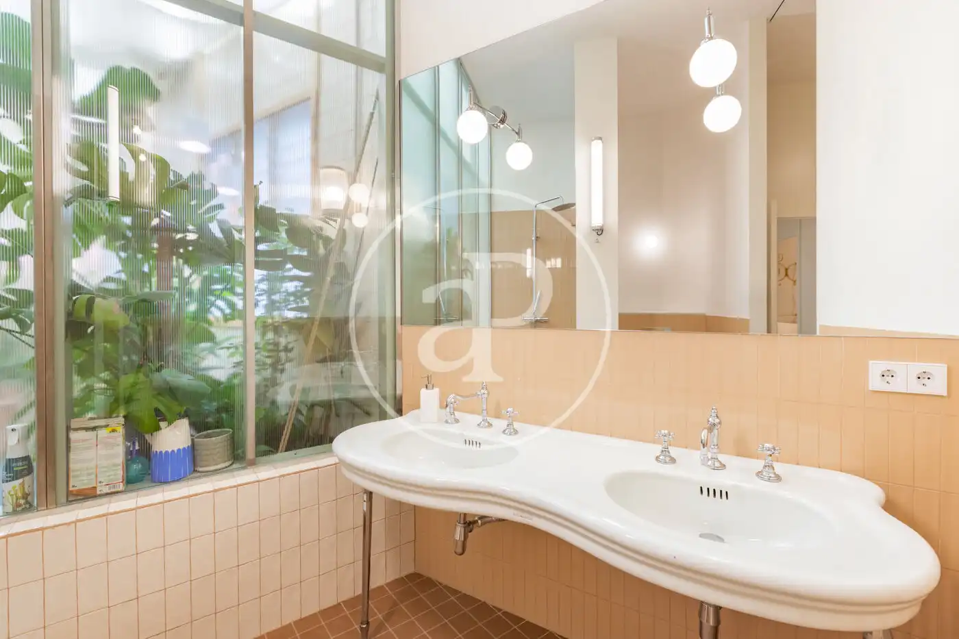 Badezimmer von Wohnung zur Miete in Madrid mit Klimaanlage, Heizung und Privatgarten