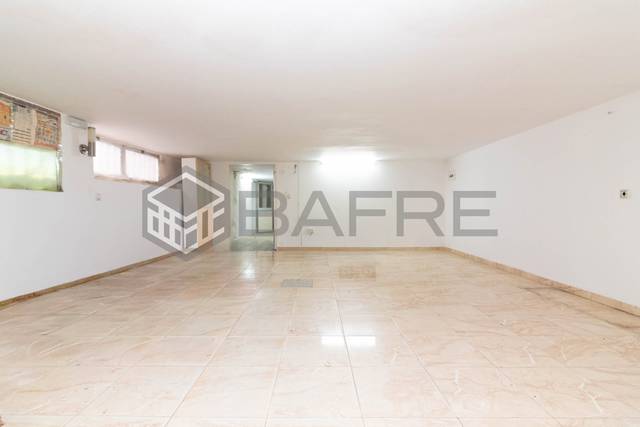 Local comercial en Alquiler en Calle de Nicolás Usera en Pradolongo