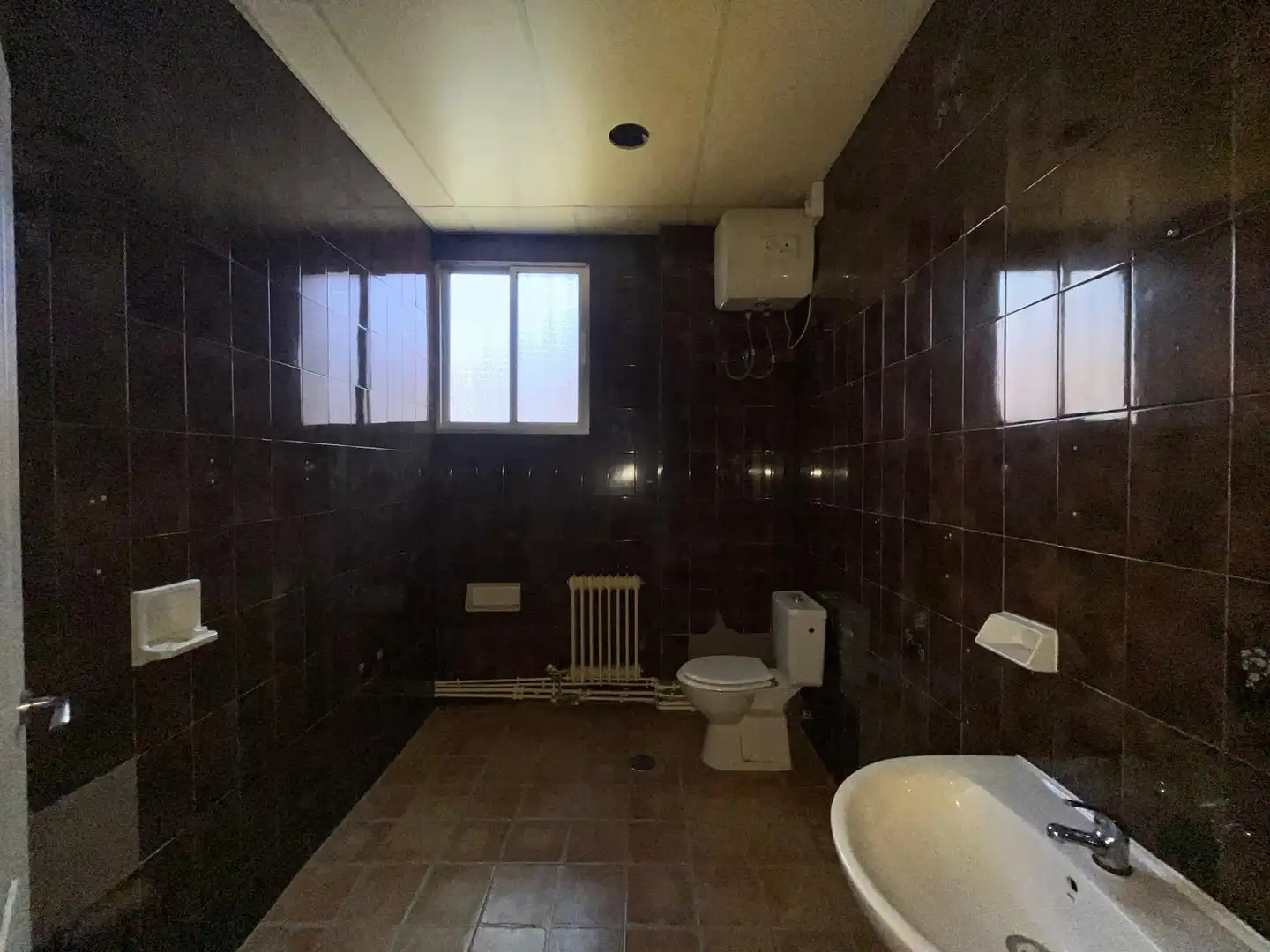 Badezimmer von Geschaftsraum zur Miete in Tudela de Duero mit Heizung und Parkett
