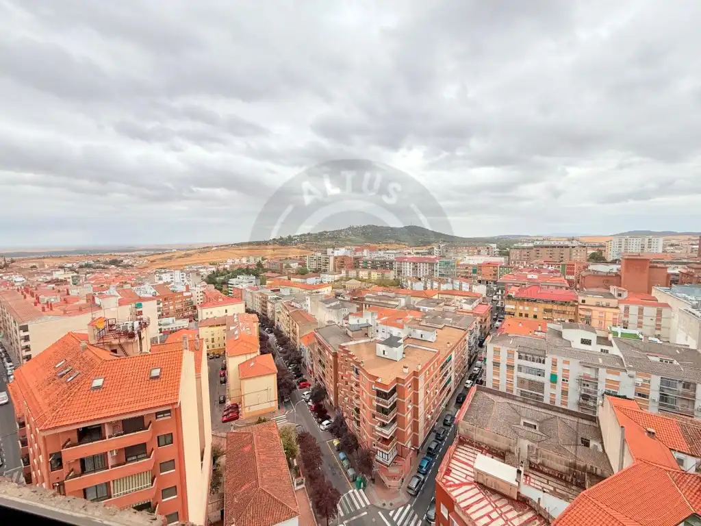 Vista exterior de Pis de lloguer en Cáceres amb Calefacció