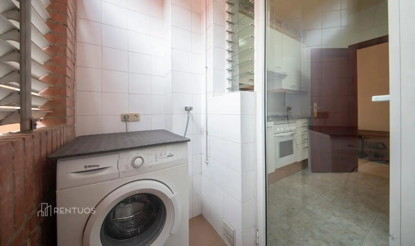 Küche von Wohnung zur Miete in Sant Joan Despí mit Parkett, Abstellraum und Möbliert