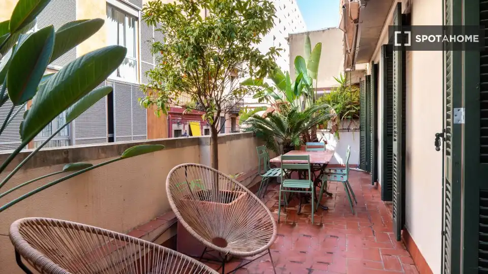 Habitació a Sant Pere, Sta. Caterina i la Ribera