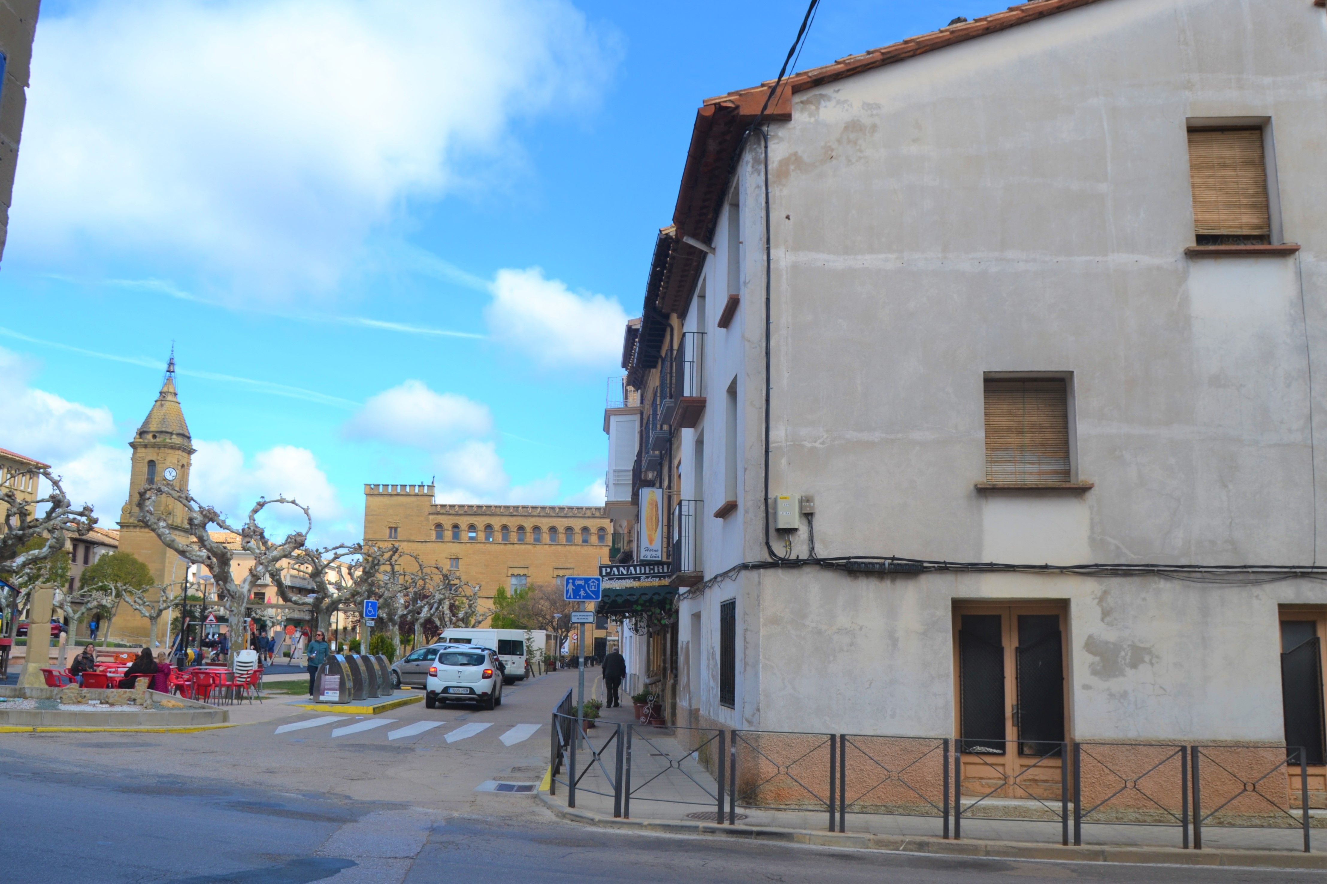 Vista exterior de Casa o xalet en venda en Ayerbe amb Terrassa