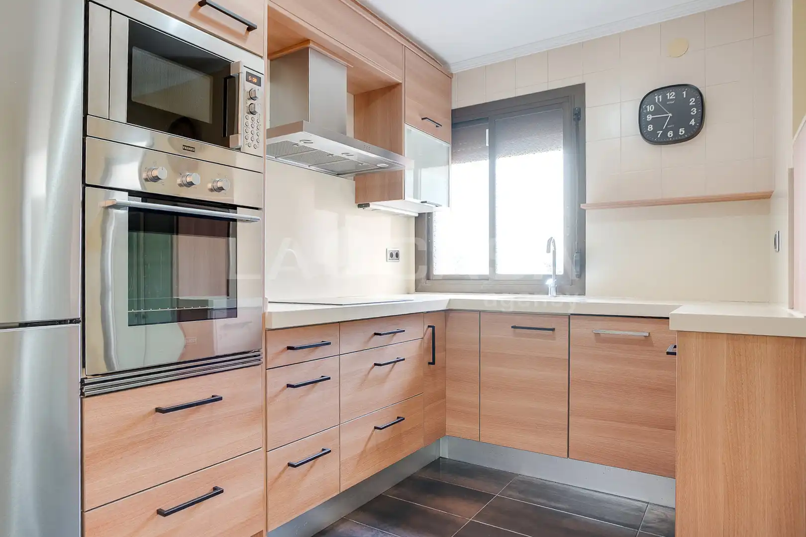 Cocina de Piso en venta en Barcelona con Calefacción, Trastero y Balcón