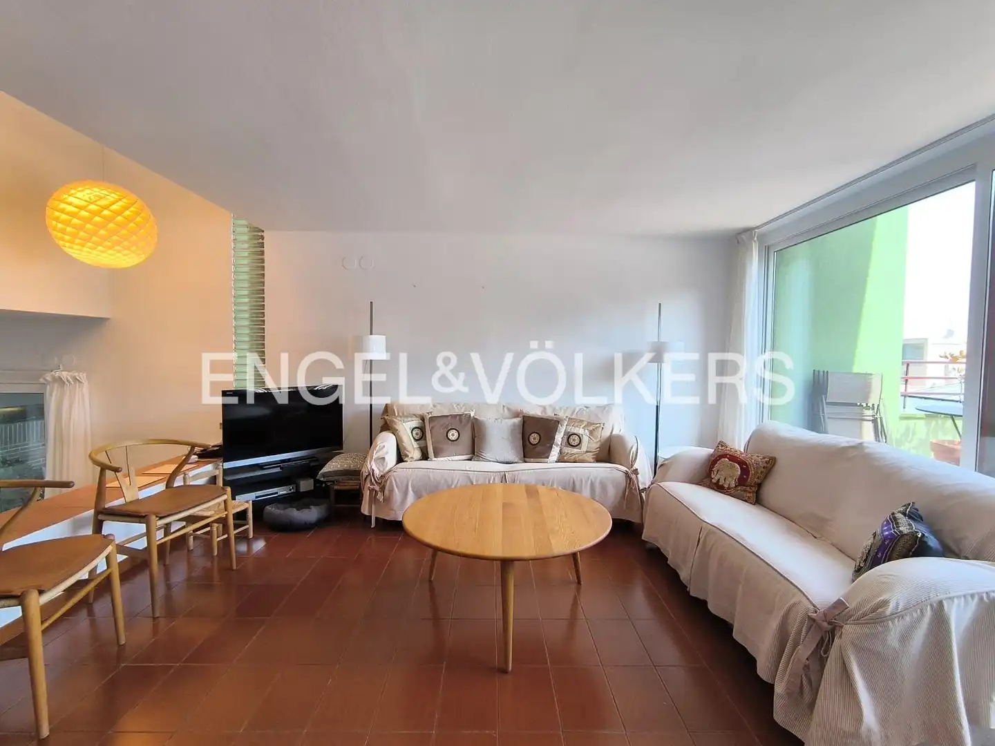 Wohnzimmer von Einfamilien-Reihenhaus zur Miete in Barcelona mit Heizung, Terrasse und Schwimmbad