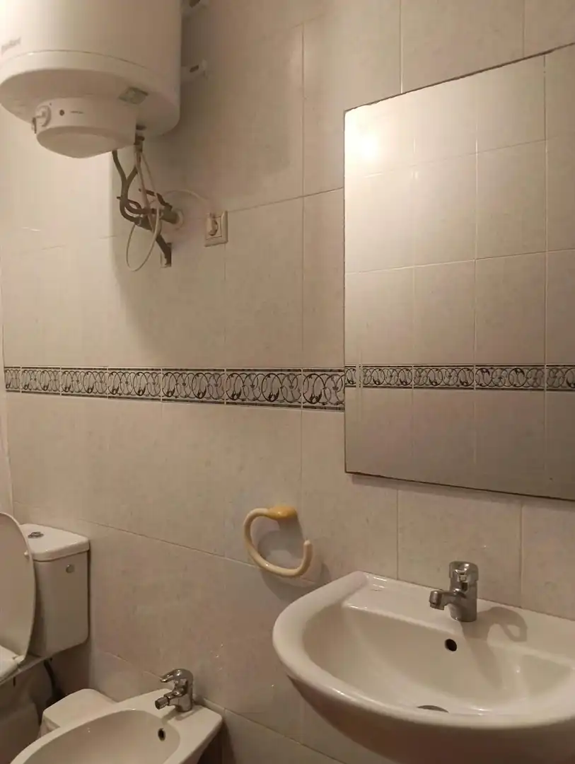Badezimmer von Wohnung zur Miete in Granada mit Möbliert