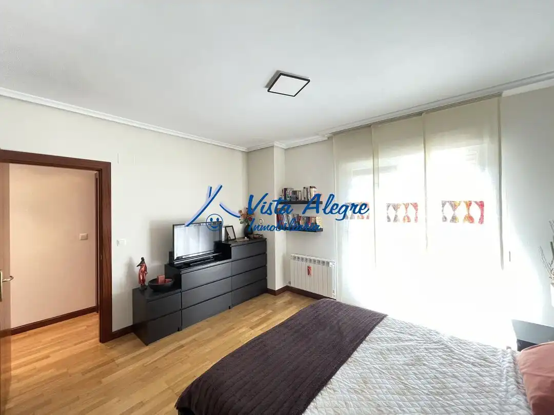 Schlafzimmer von Einfamilien-Reihenhaus zum Verkauf in Zarratón mit Heizung, Privatgarten und Parkett