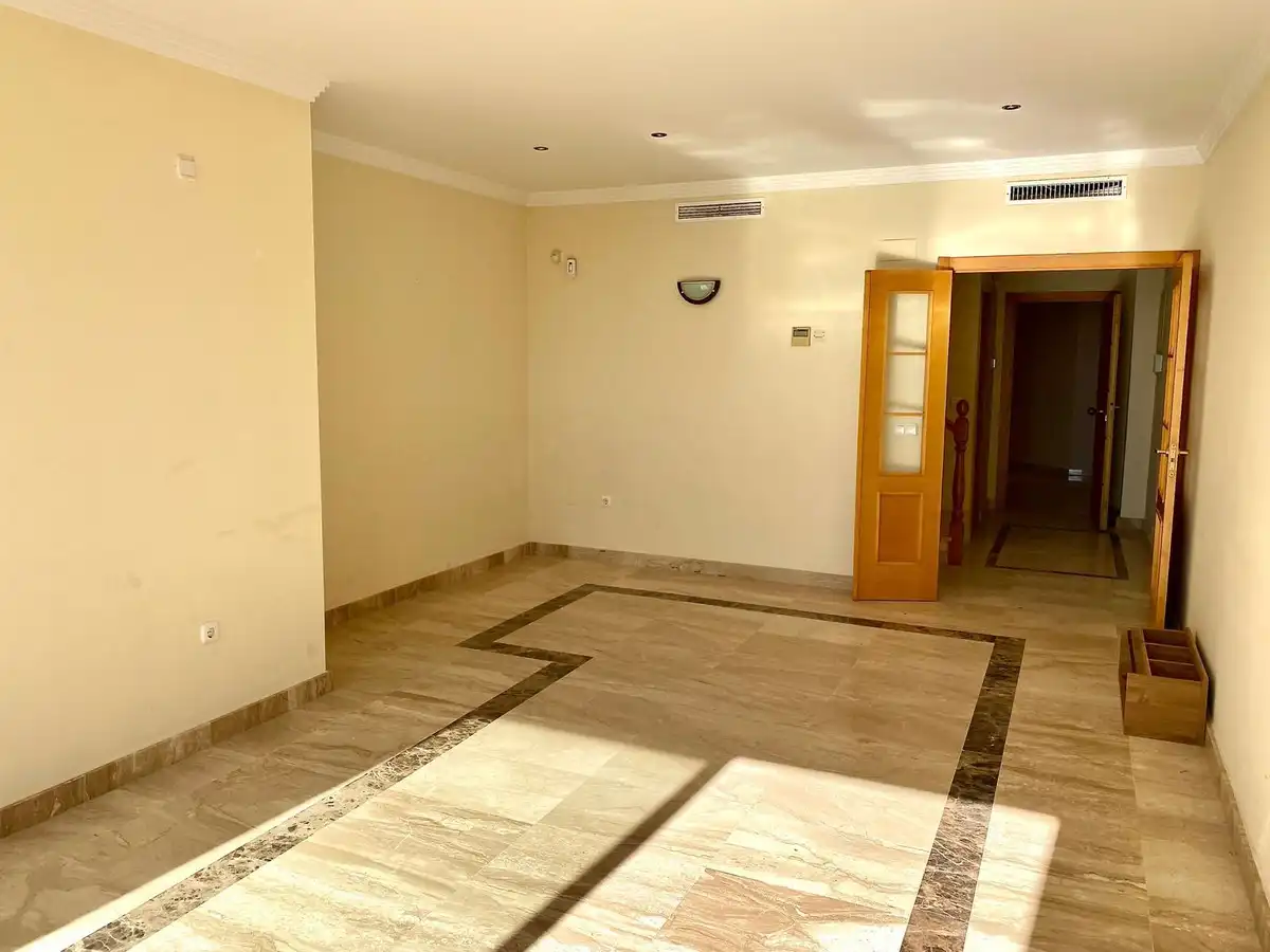Apartament en venda en Estepona amb Terrassa, Traster i Moblat