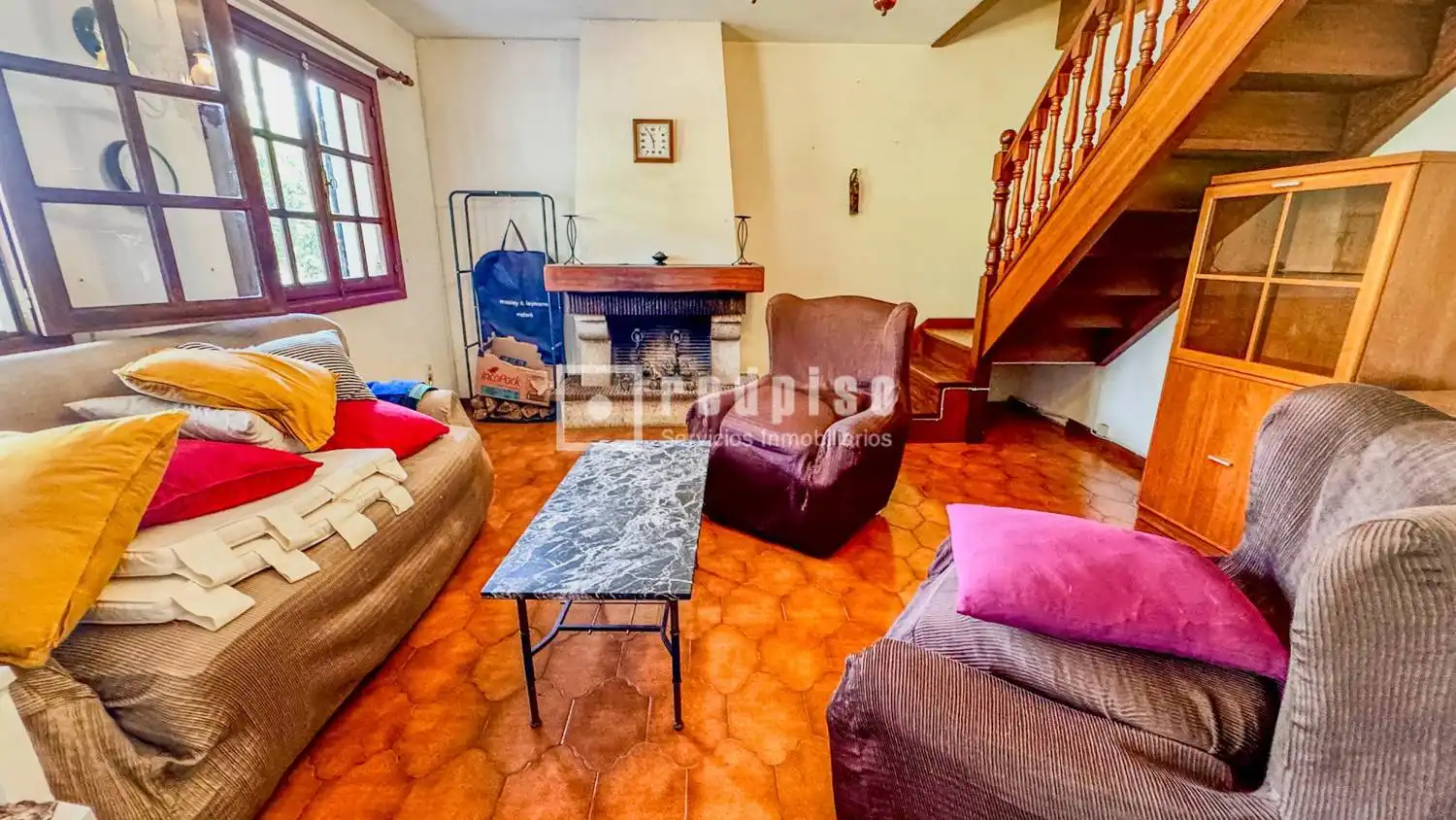 Sala de estar de Casa o chalet en venta en Abegondo con Parquet, Terraza y Amueblado