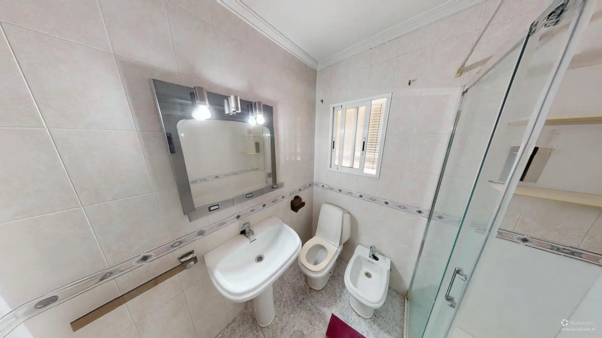 Badezimmer von Wohnung zum Verkauf in Alicante / Alacant mit Möbliert und Balkon