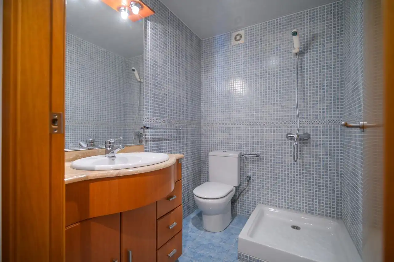 Bathroom of Duplexes for sale in Manresa  with Air Conditioner, Parquet flooring and Terrace