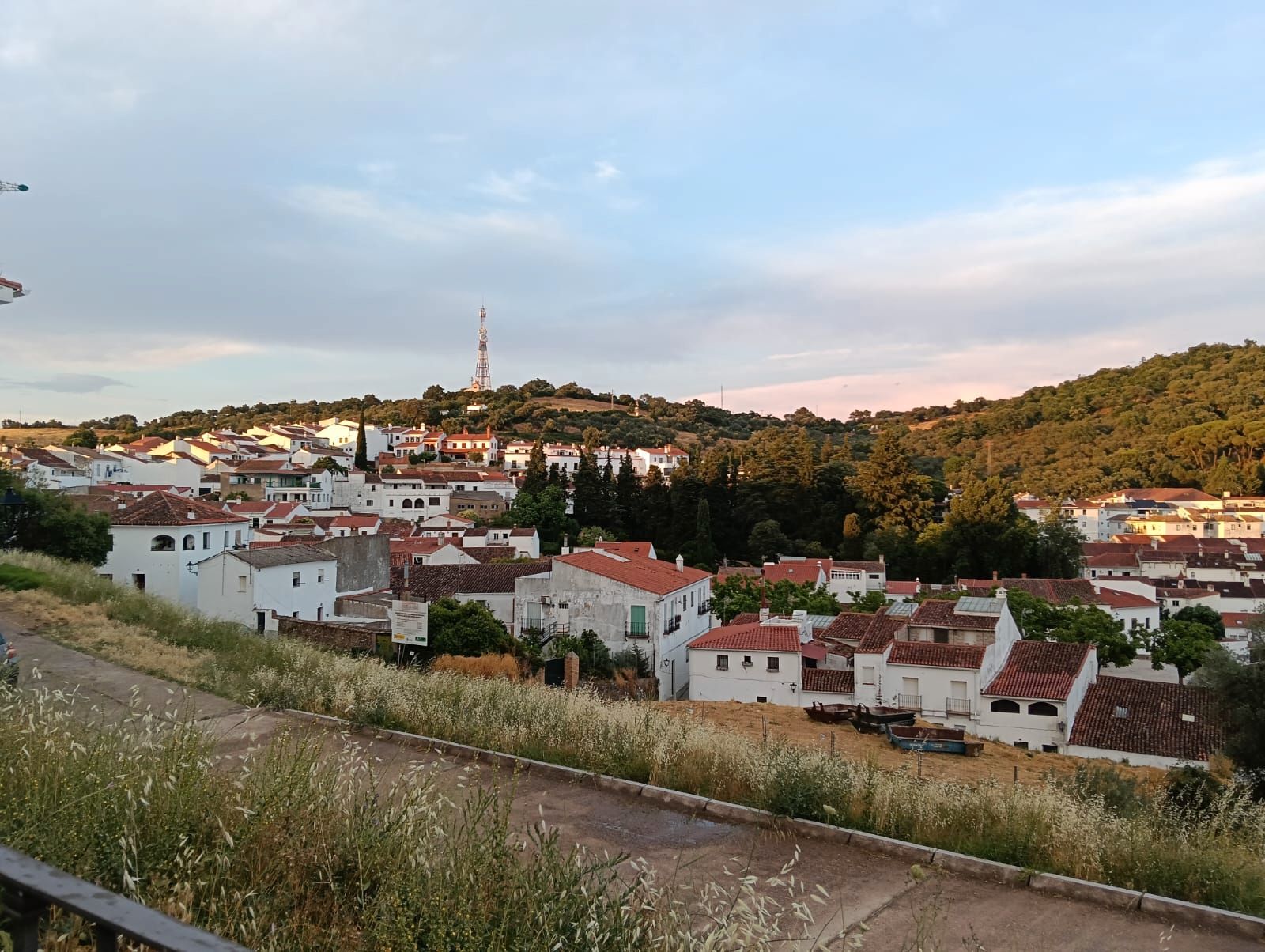 Vista exterior de Casa adosada en venda en Aracena amb Aire condicionat, Terrassa i Traster