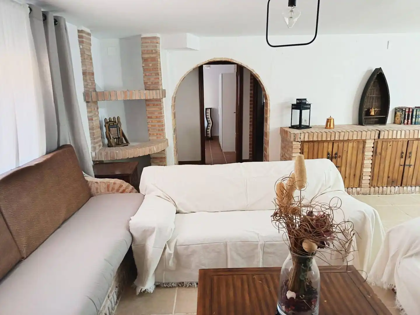 Sala de estar de Casa o chalet en venta en Cobisa con Calefacción, Terraza y Piscina