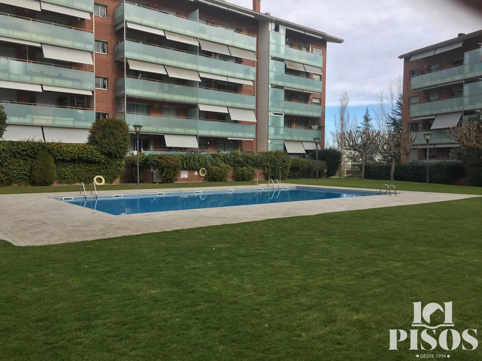 Piscina de Pis de lloguer en Sant Cugat del Vallès amb Calefacció, Jardí privat i Parquet