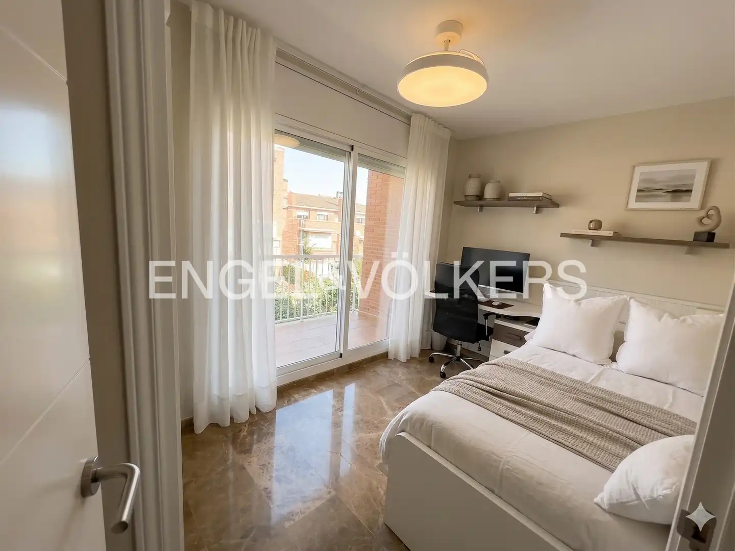 Habitación de Casa adosada en venta en Vilanova i la Geltrú con Aire acondicionado, Calefacción y Parquet