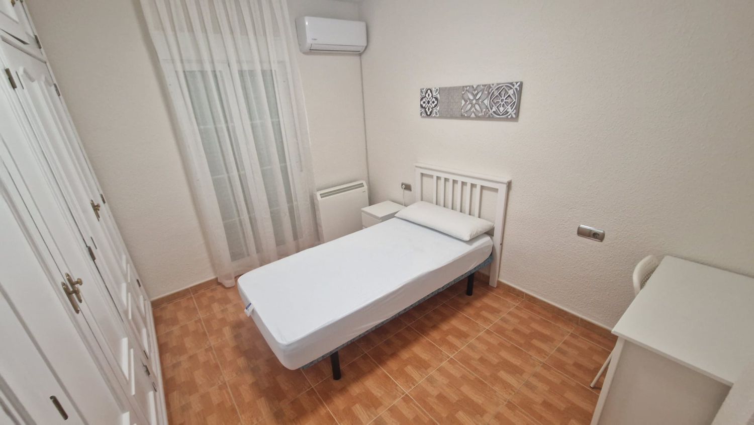 Bedroom of Flat to rent in  Jaén Capital  with Air Conditioner, Heating and Balcony