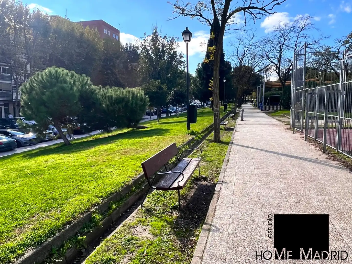 Vista exterior de Planta baixa en venda en Madrid amb Calefacció, Jardí privat i Traster