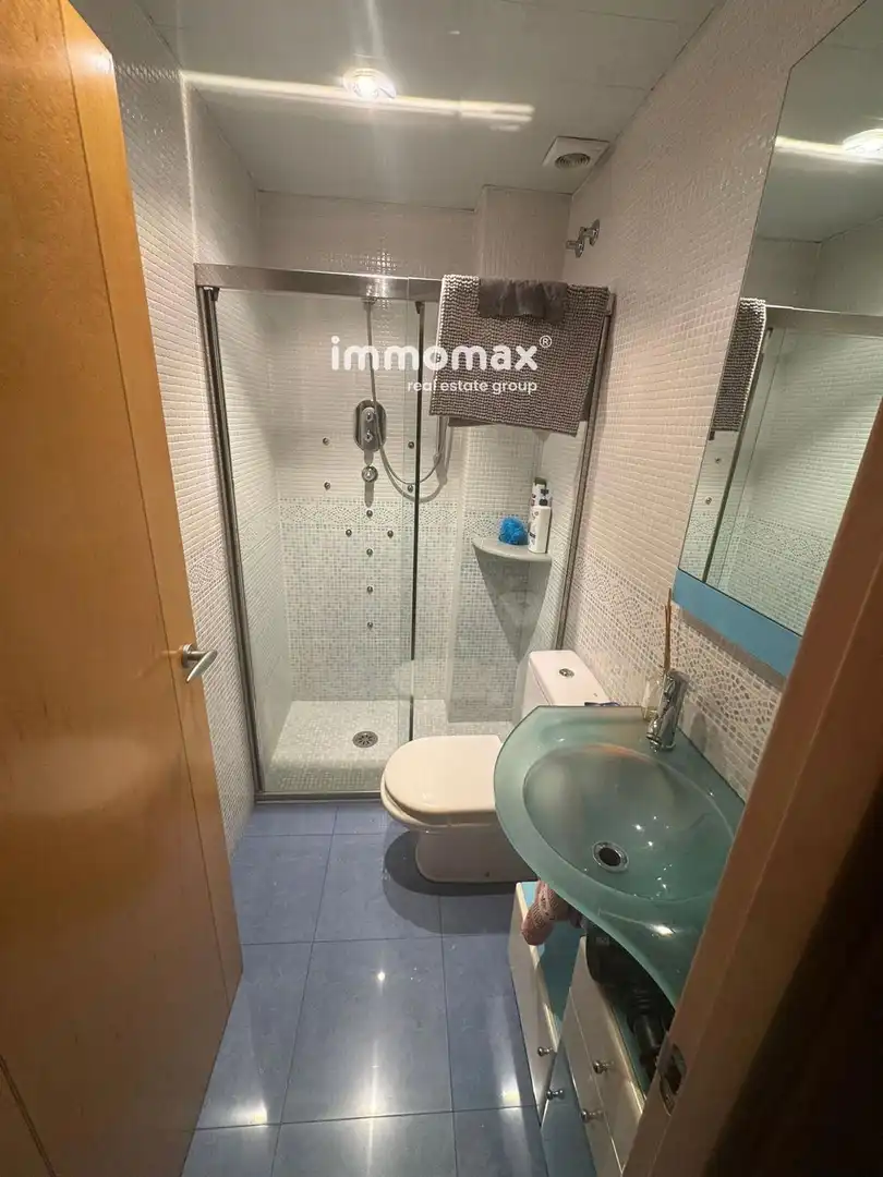 Baño de Piso en venta en Ripollet con Aire acondicionado, Calefacción y Terraza