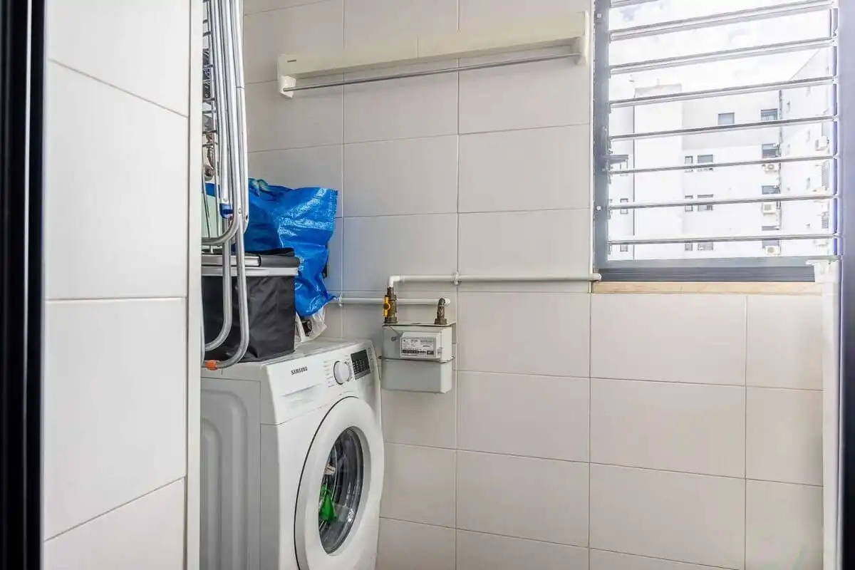 Bathroom of Flat for sale in Sevilla  with Air Conditioner, Heating and Storage room