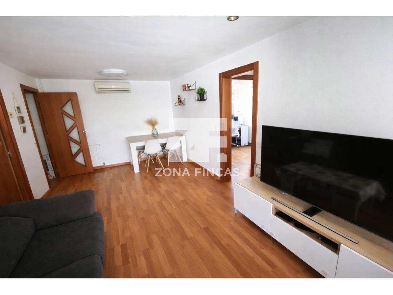 Living room of Flat for sale in Santa Coloma de Gramenet  with Air Conditioner, Heating and Balcony