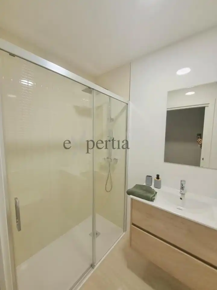Baño de Piso de alquiler en A Pobra do Caramiñal con Calefacción y Amueblado