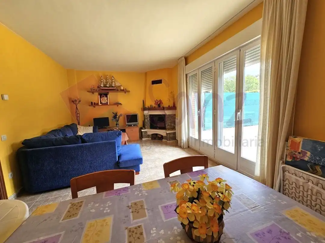 Living room of Detached homes for sale in Lagunilla del Jubera  with Heating, Private garden and Terrace