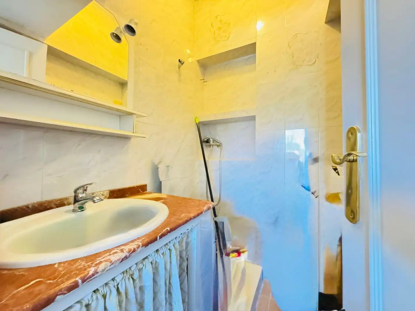 Badezimmer von Wohnung zum Verkauf in Algeciras
