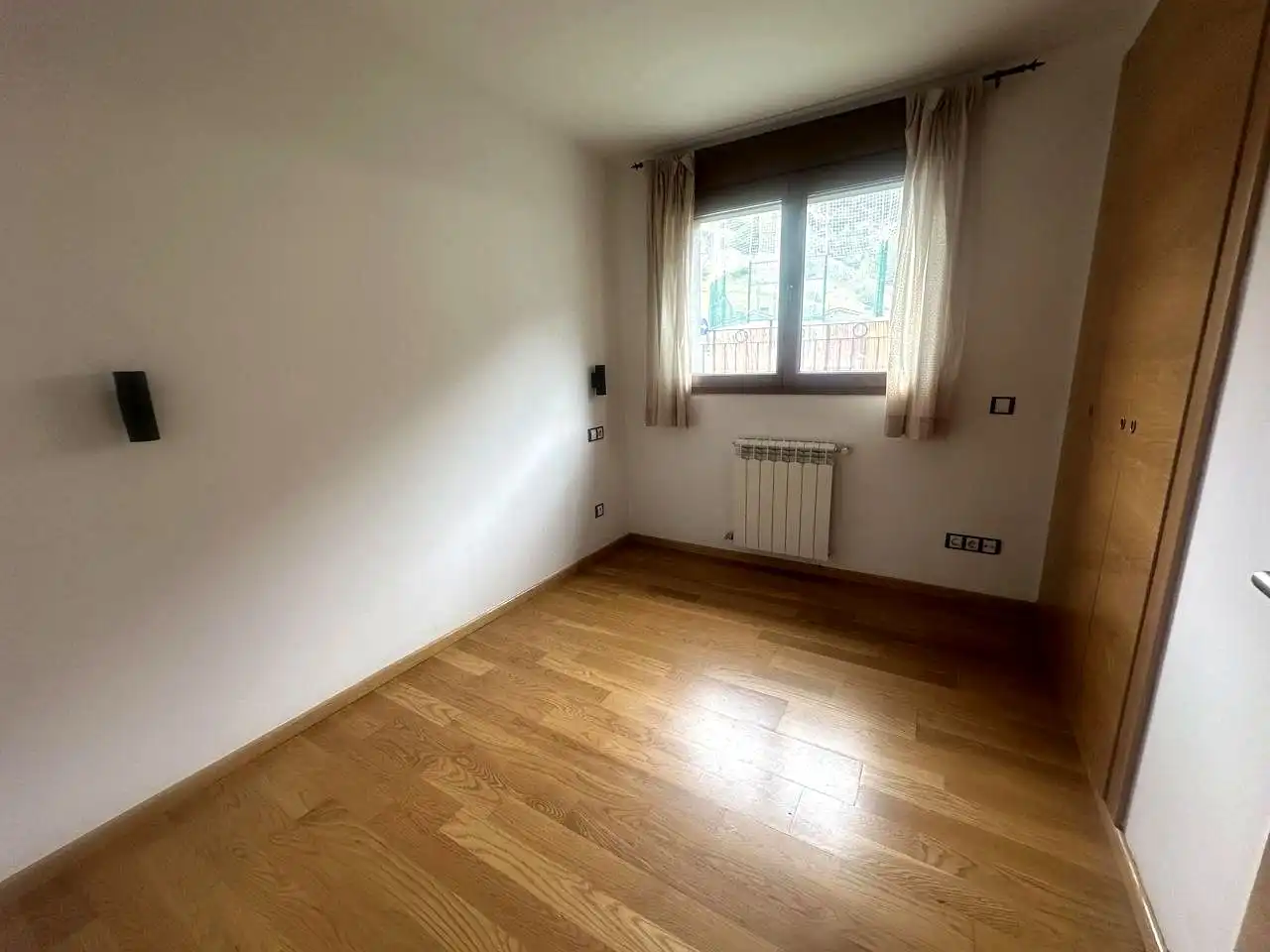 Habitación de Planta baja en venta en Ordino con Calefacción, Parquet y Terraza
