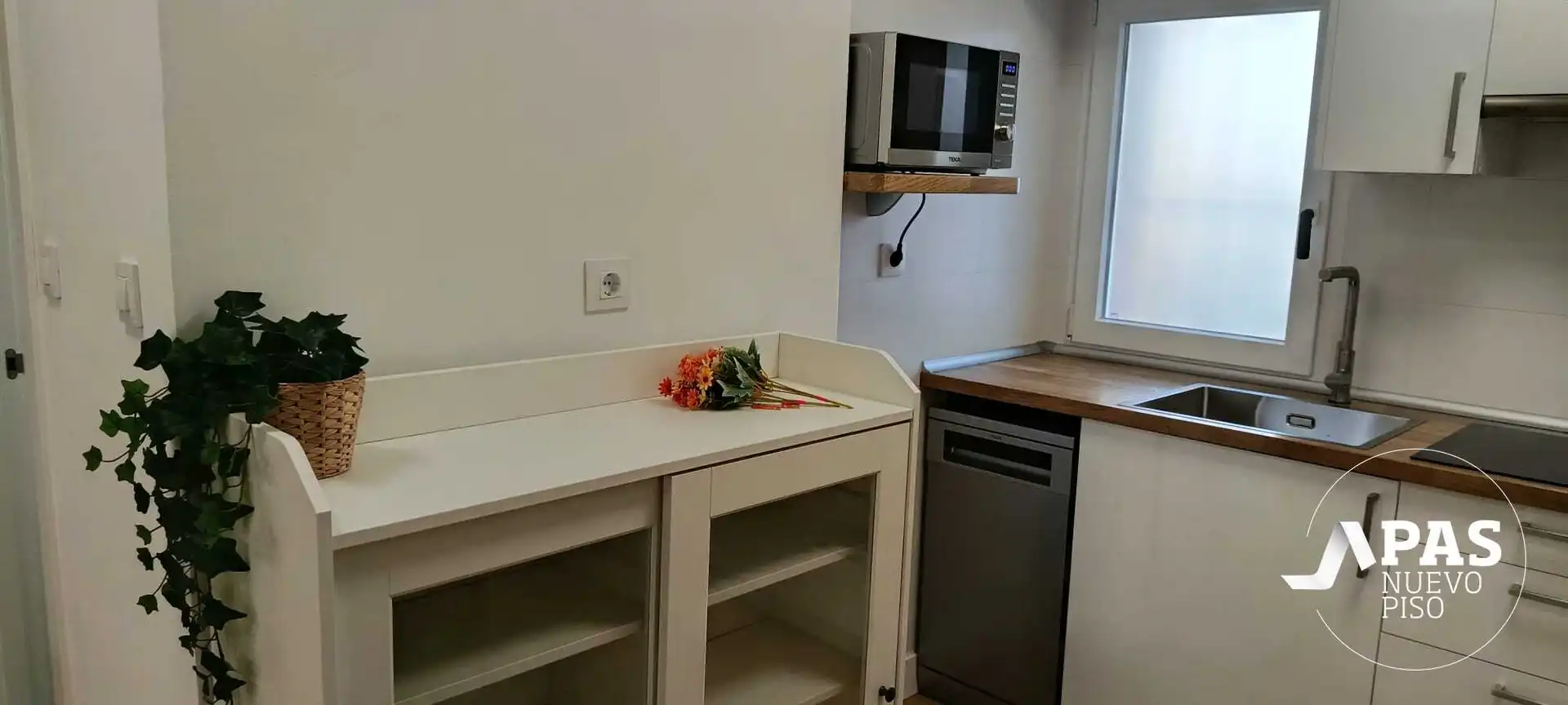Küche von Wohnung zur Miete in Santander mit Heizung, Ofen und Waschmaschine