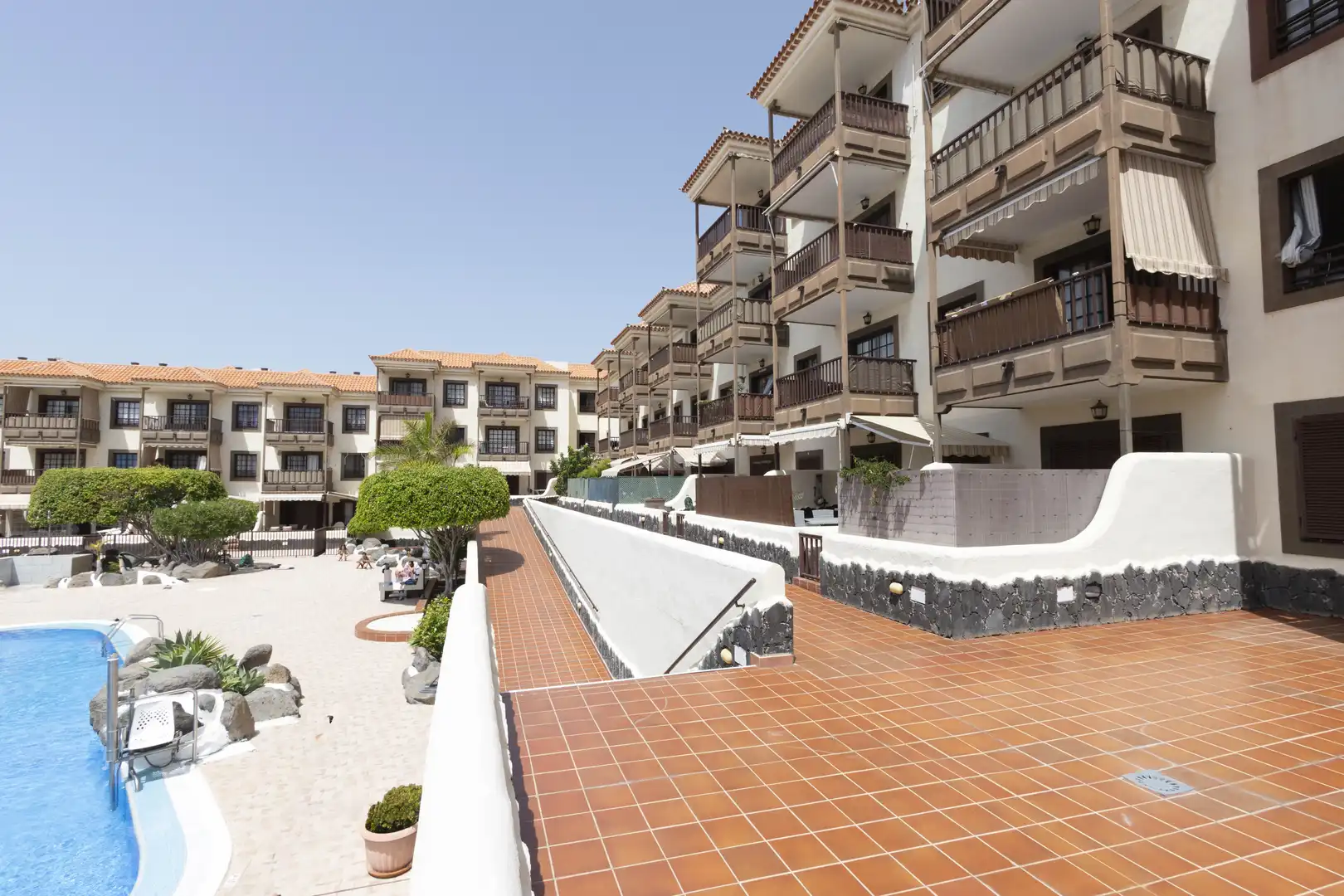 Vista exterior de Piso en venta en Arona con Jardín privado, Terraza y Piscina