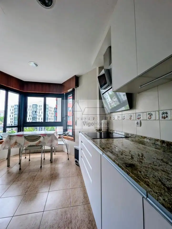 Kitchen of Flat for rent in Vigo   with Heating and Furnished