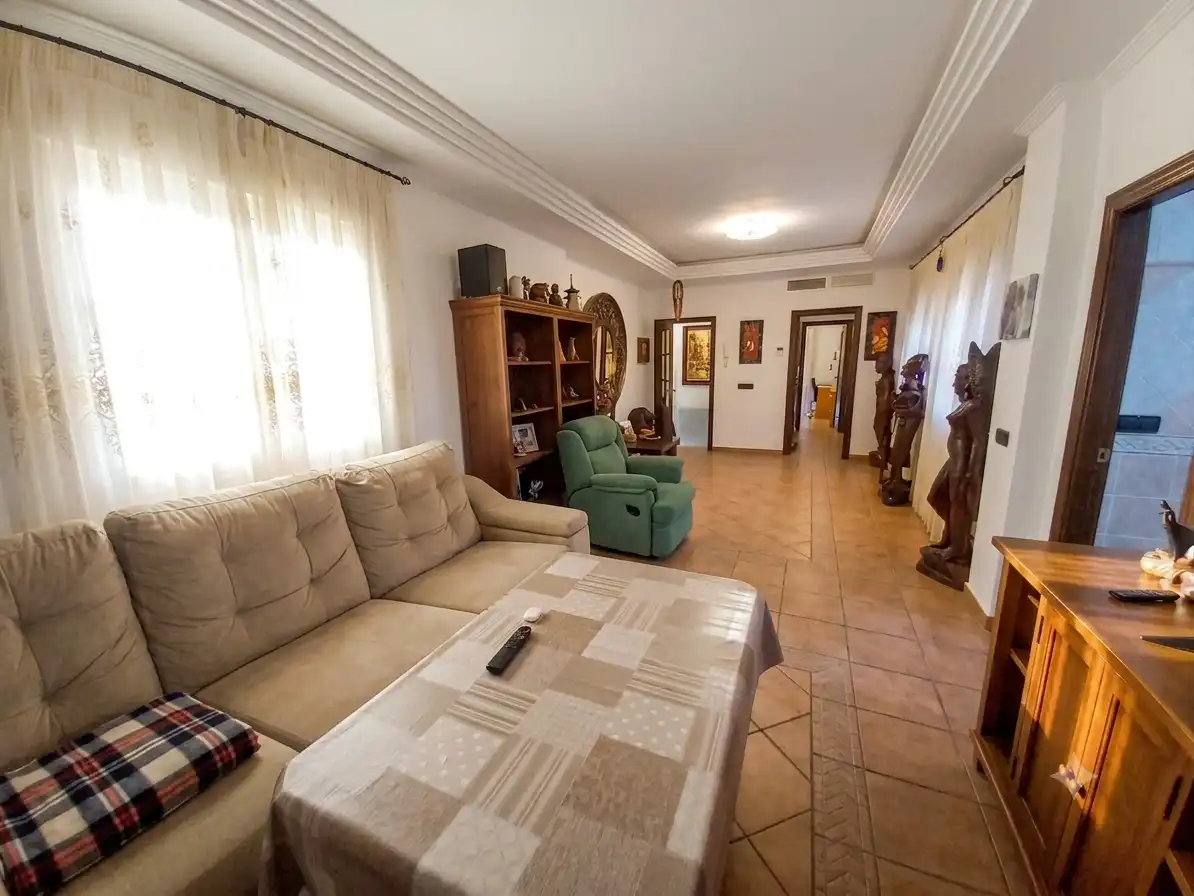 Sala d'estar de Casa o xalet en venda en Dos Hermanas amb Aire condicionat, Terrassa i Traster