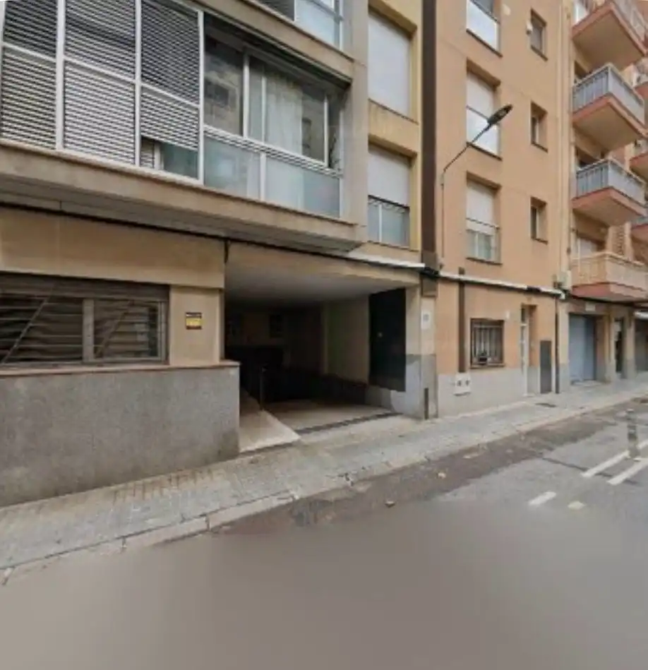 Parkplatz von Garage zum Verkauf in Havana