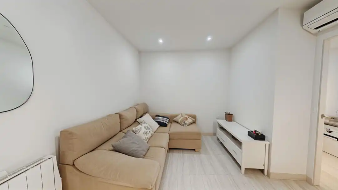 Flat for sale in Madrid  with Air Conditioner, Heating and Furnished