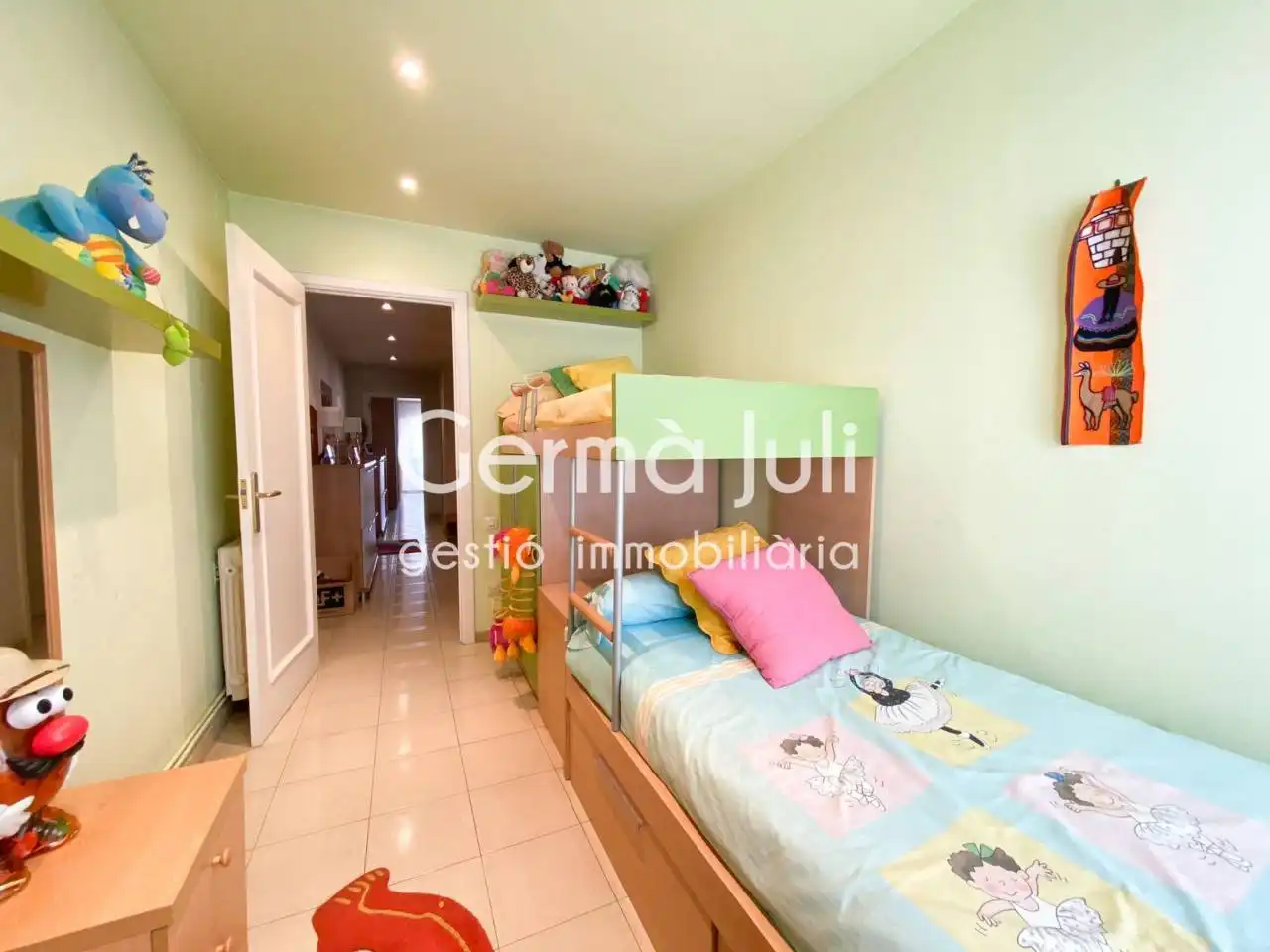 Habitación de Casa adosada en venta en Badalona con Aire acondicionado, Calefacción y Jardín privado