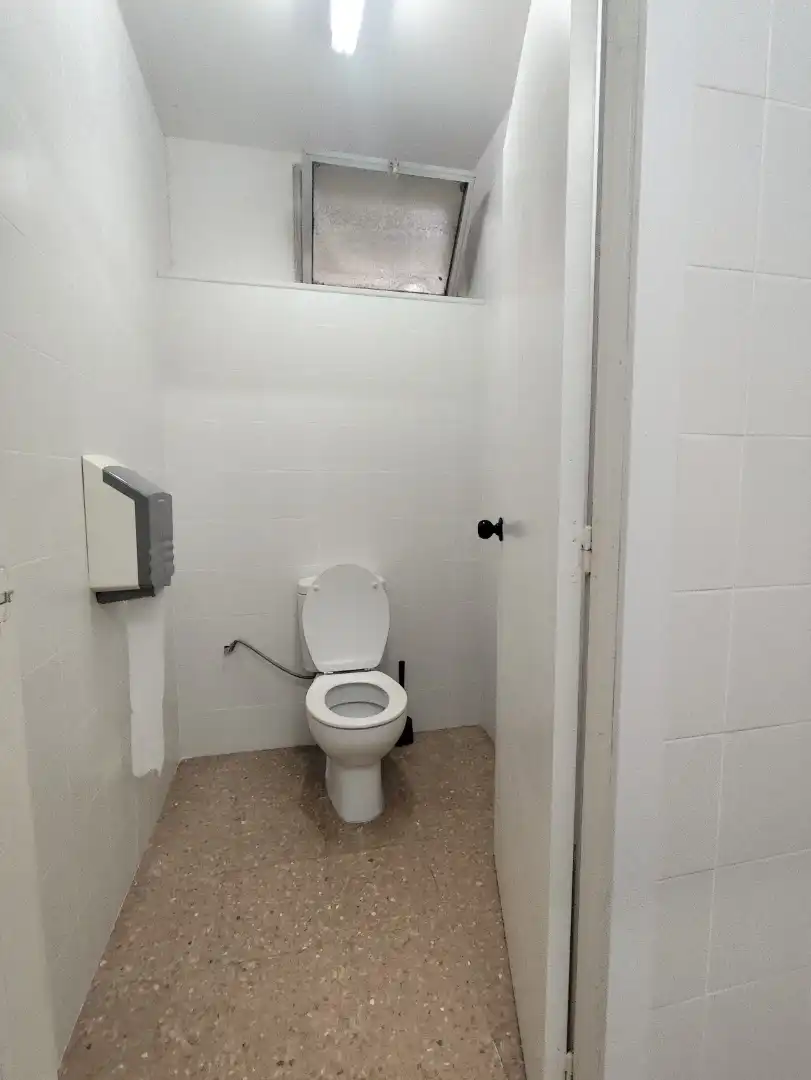 Badezimmer von Büro zur Miete in Barcelona mit Klimaanlage und Alarm