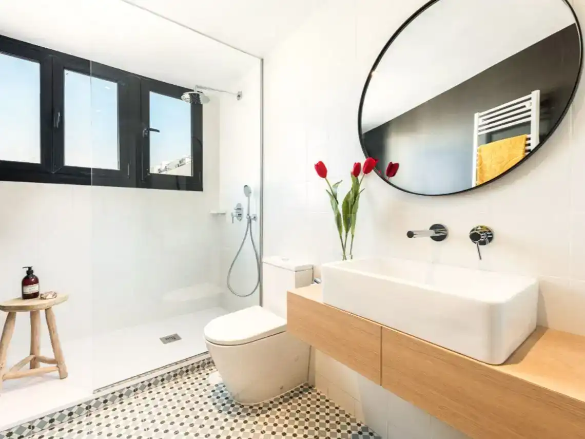 Badezimmer von Dachboden zur Miete in  Madrid Capital mit Klimaanlage