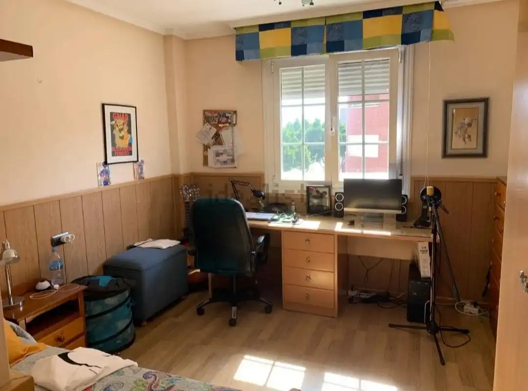Habitación de Ático de alquiler en Almería con Aire acondicionado, Calefacción y Amueblado